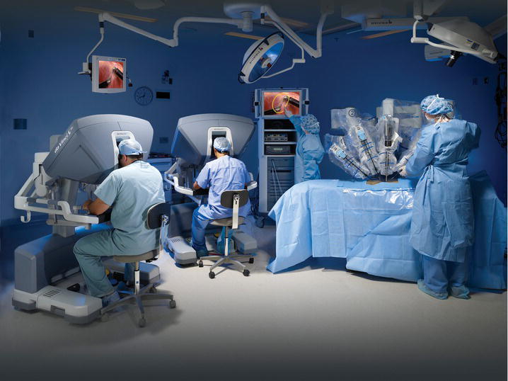 Robotic surgical team. Source: Reproduced with permission of Intuitive Medical, Inc. © 2014 Intuitive Surgical, Inc.